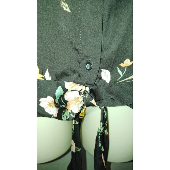 Lauren Conrad Medium Long Sleeved Button Up Black Floral Blouse - Picture 7 of 9